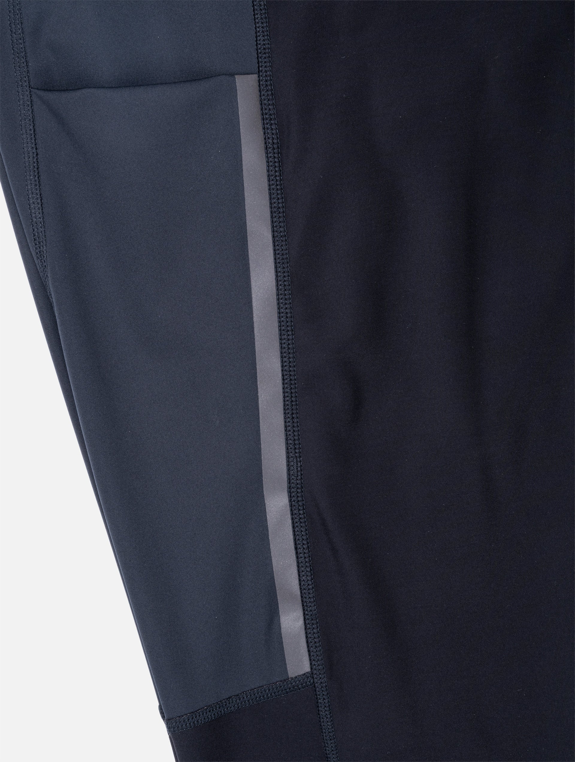 R009 All Black
