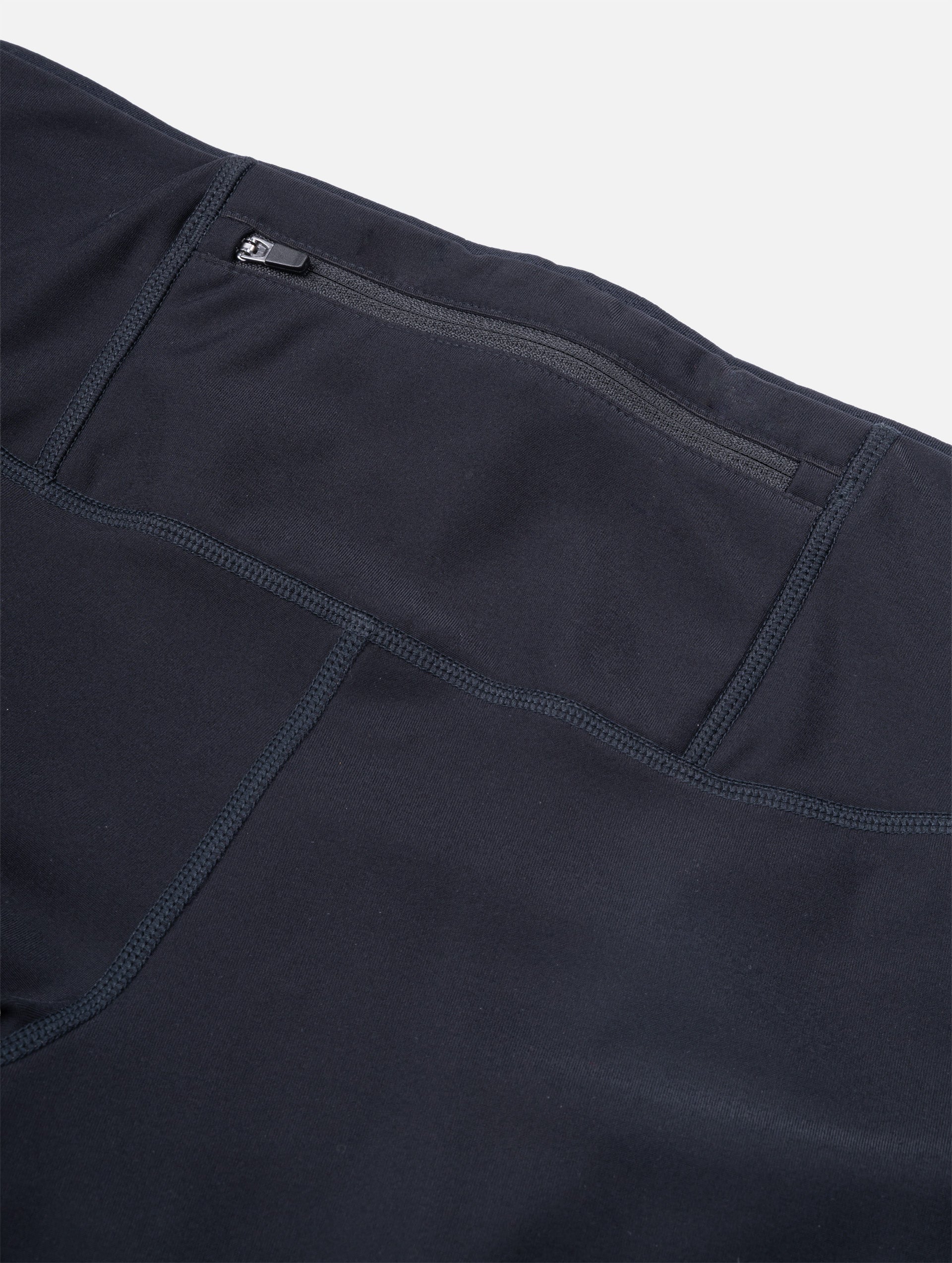 R009 All Black