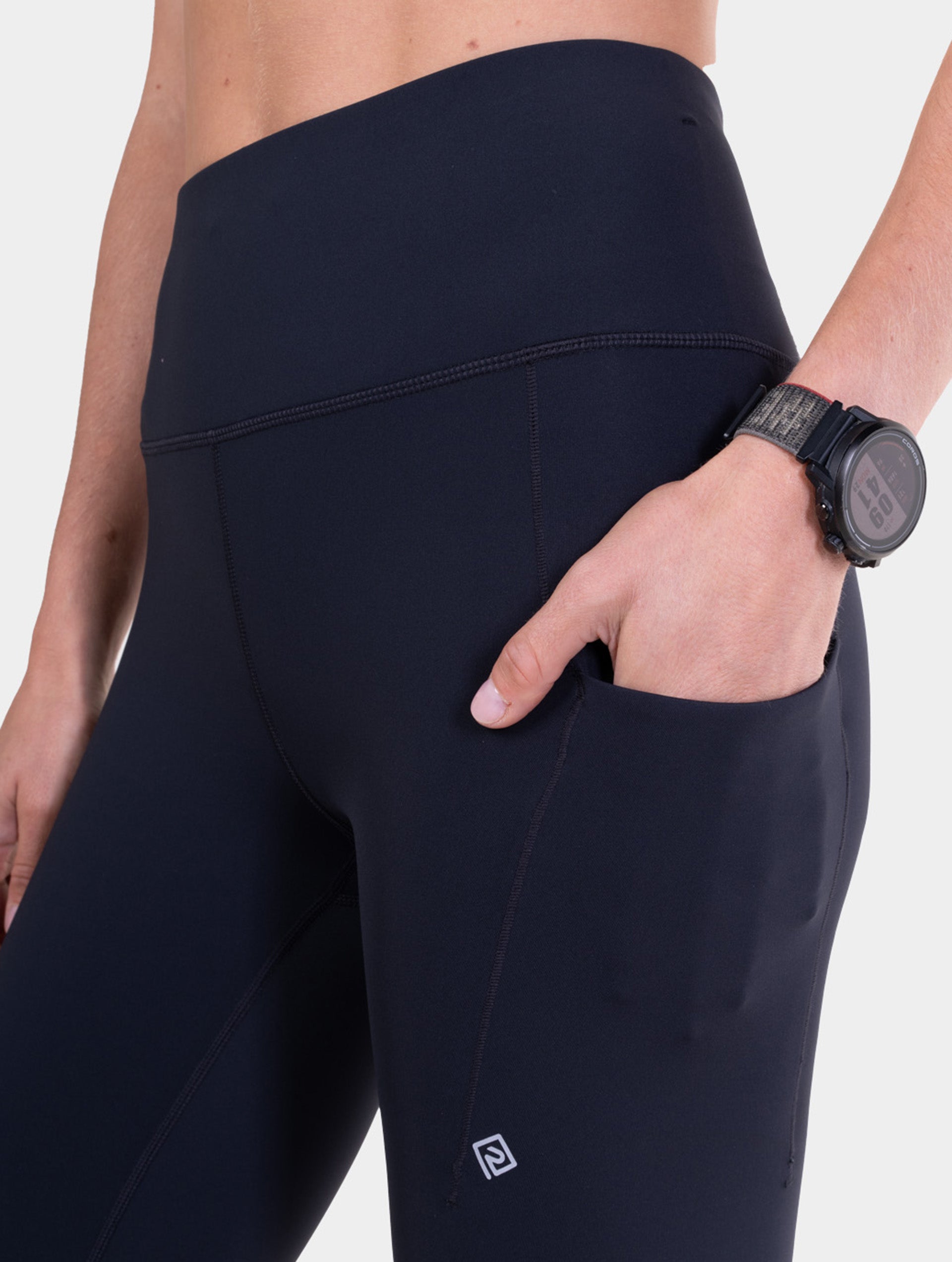 R009 All Black