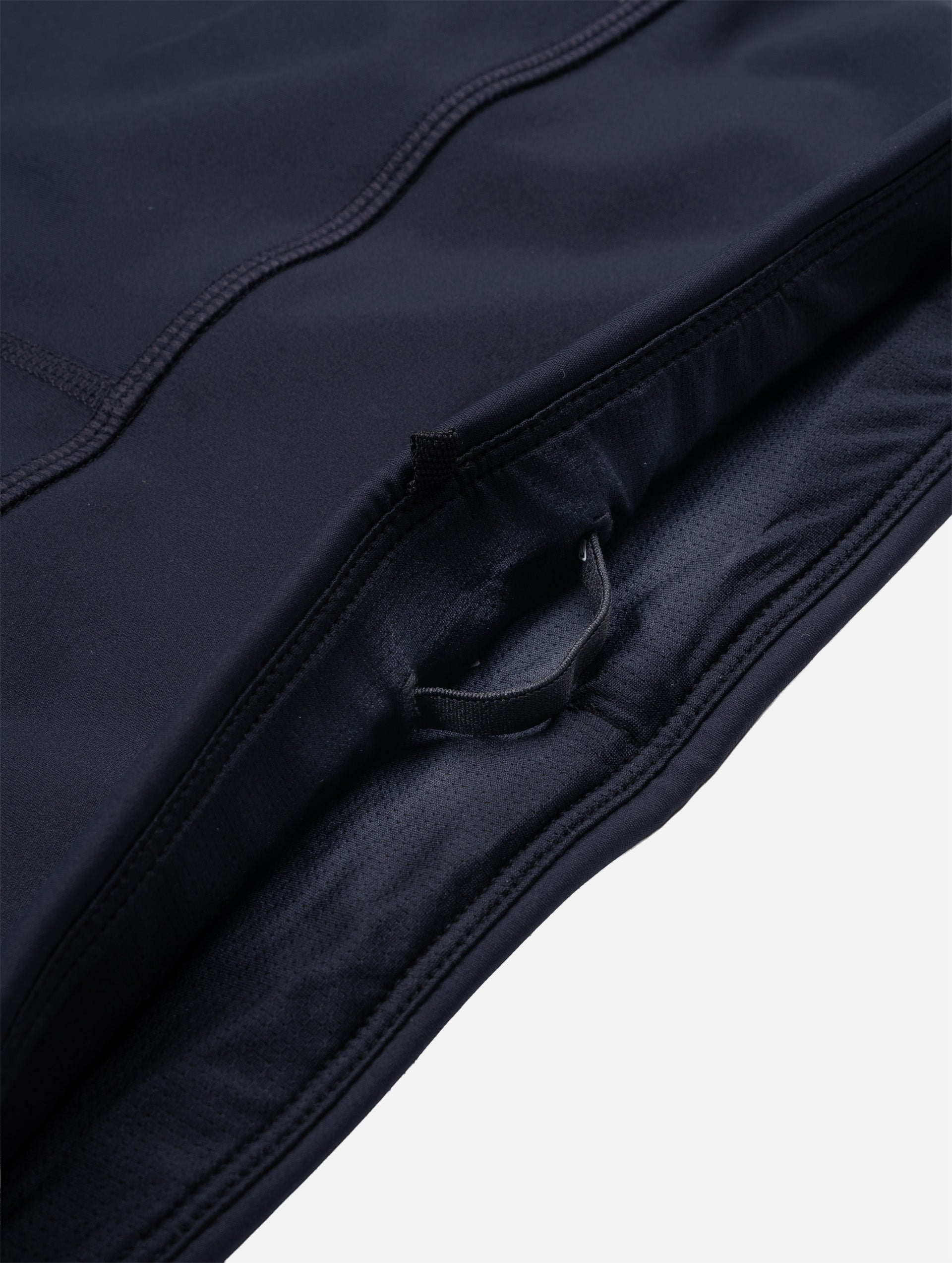 R009 All Black