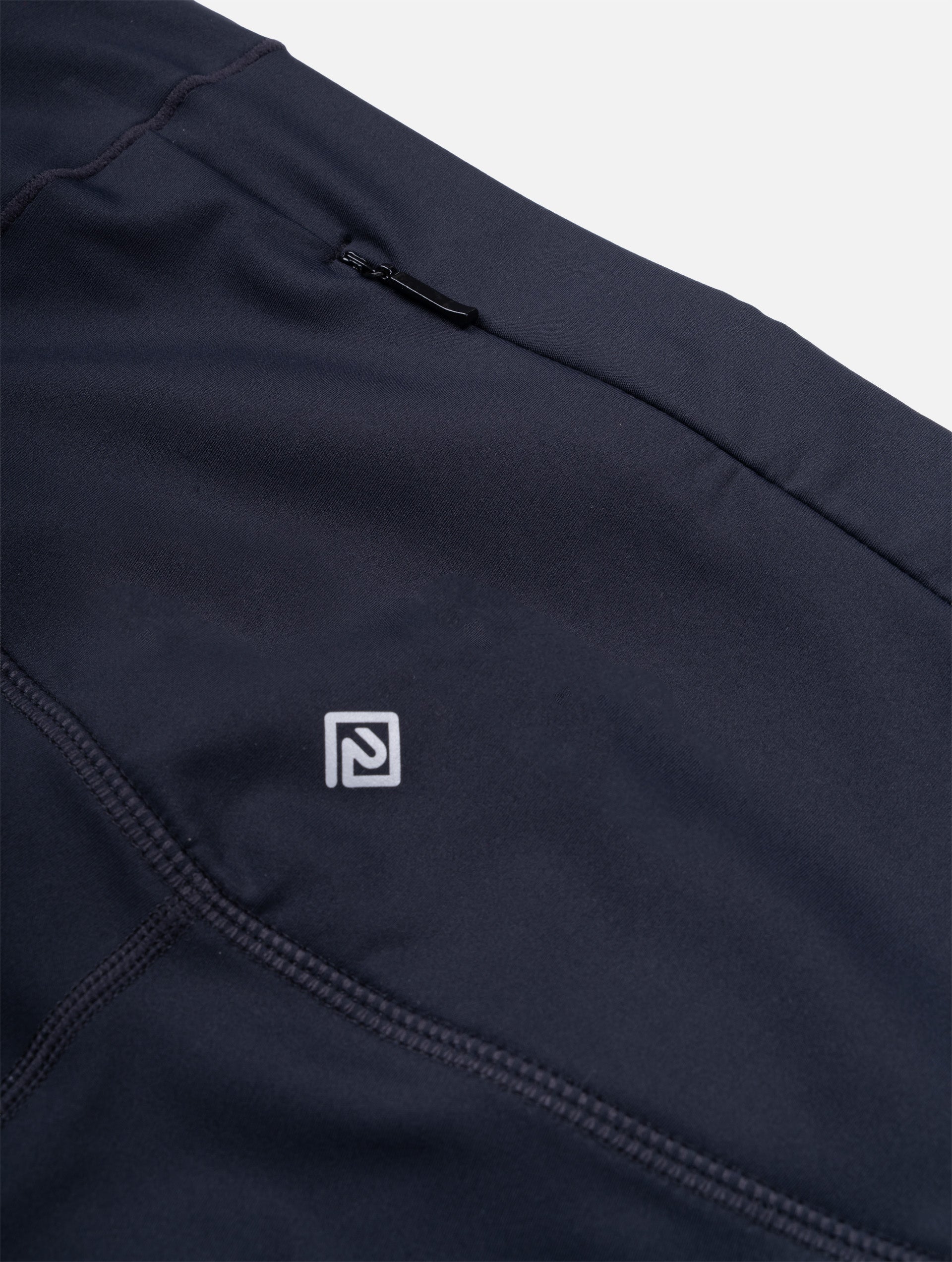R009 All Black