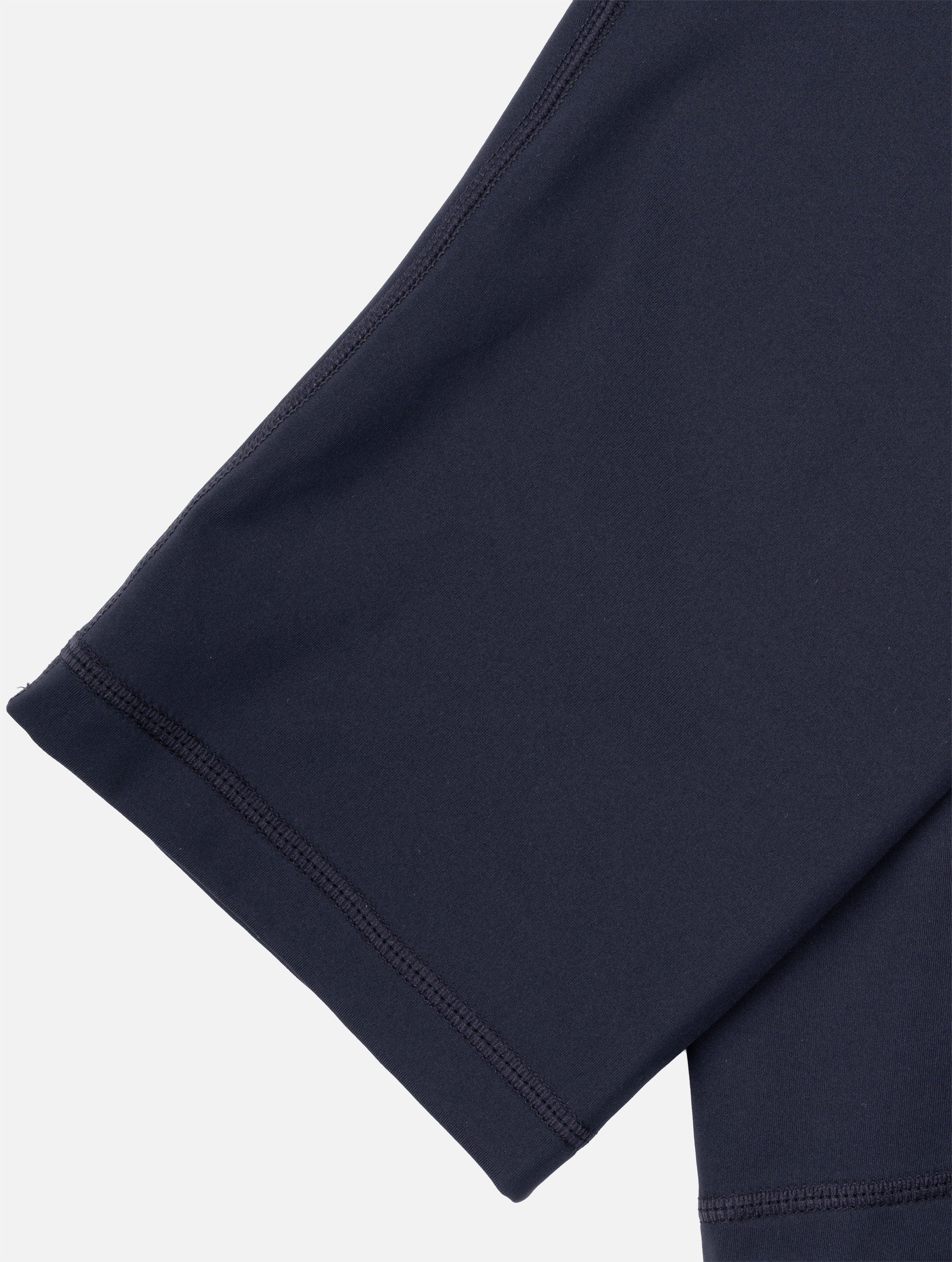 R009 All Black