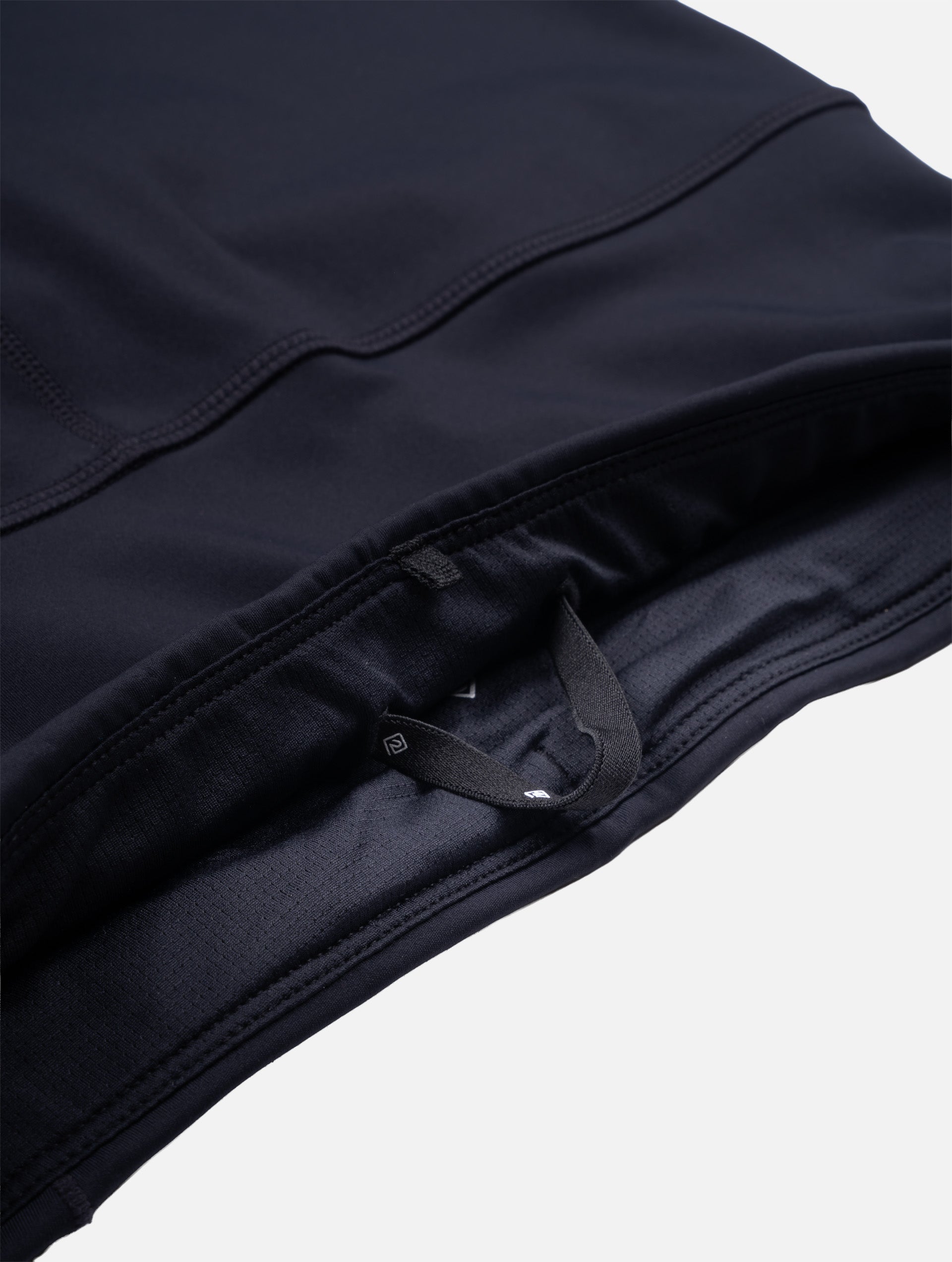 R009 All Black