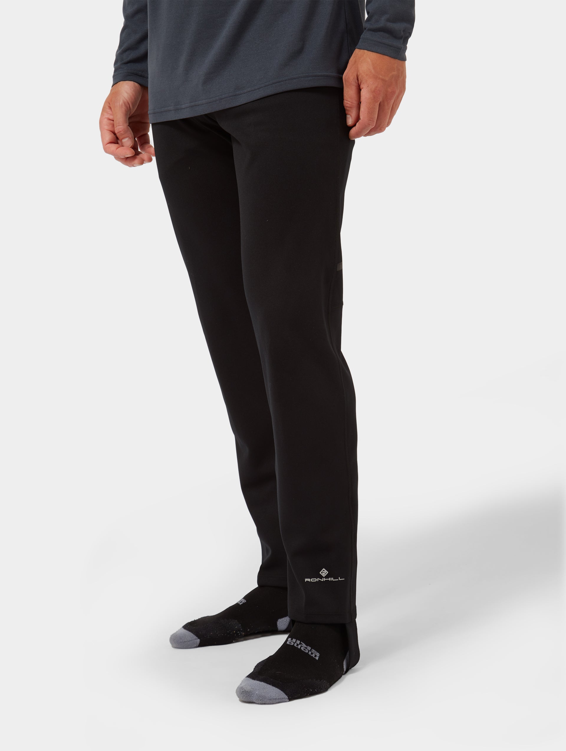R009 All Black